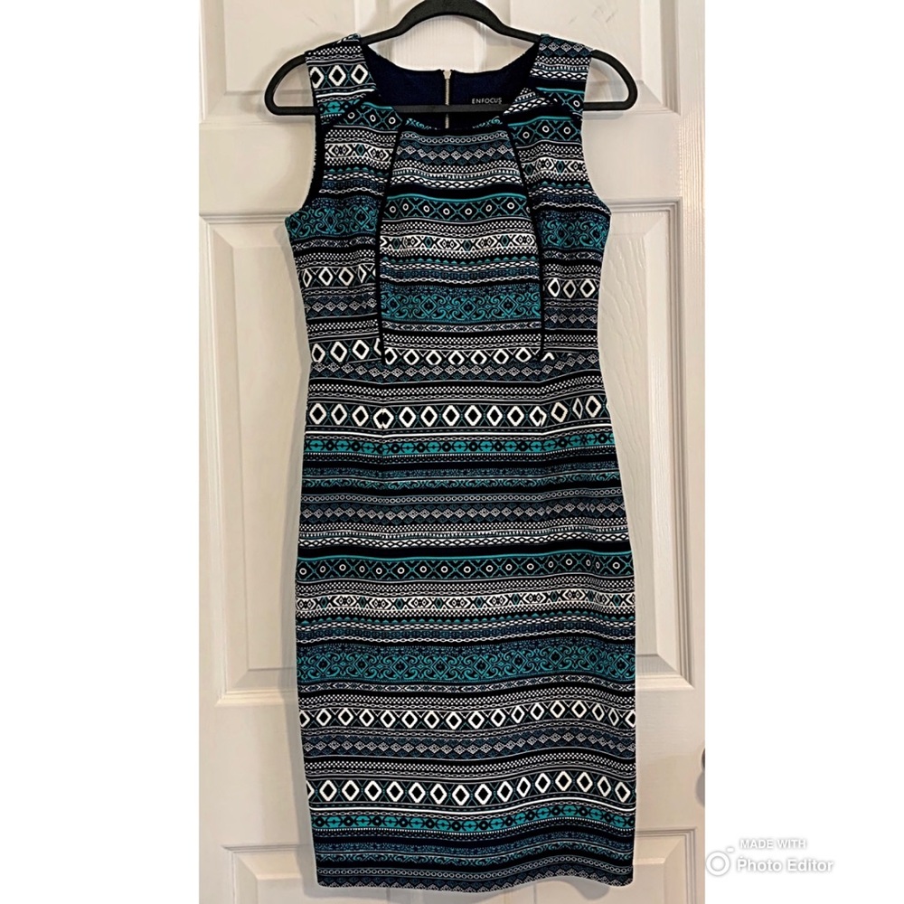 En focus Green with black midi dress
